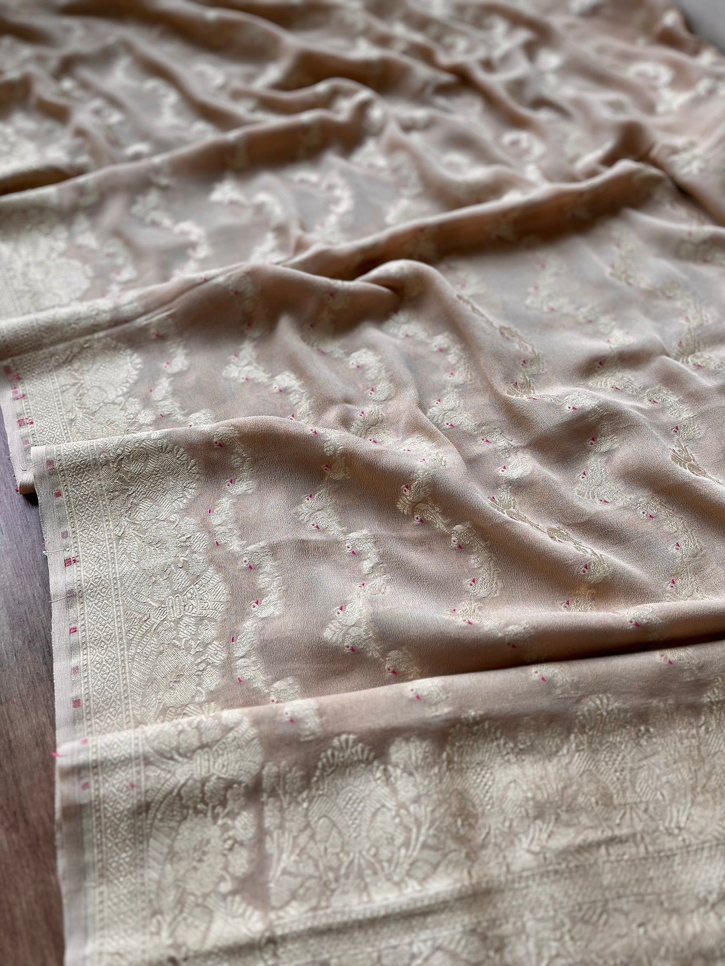 Khaddi Shikargah Beige Dupatta