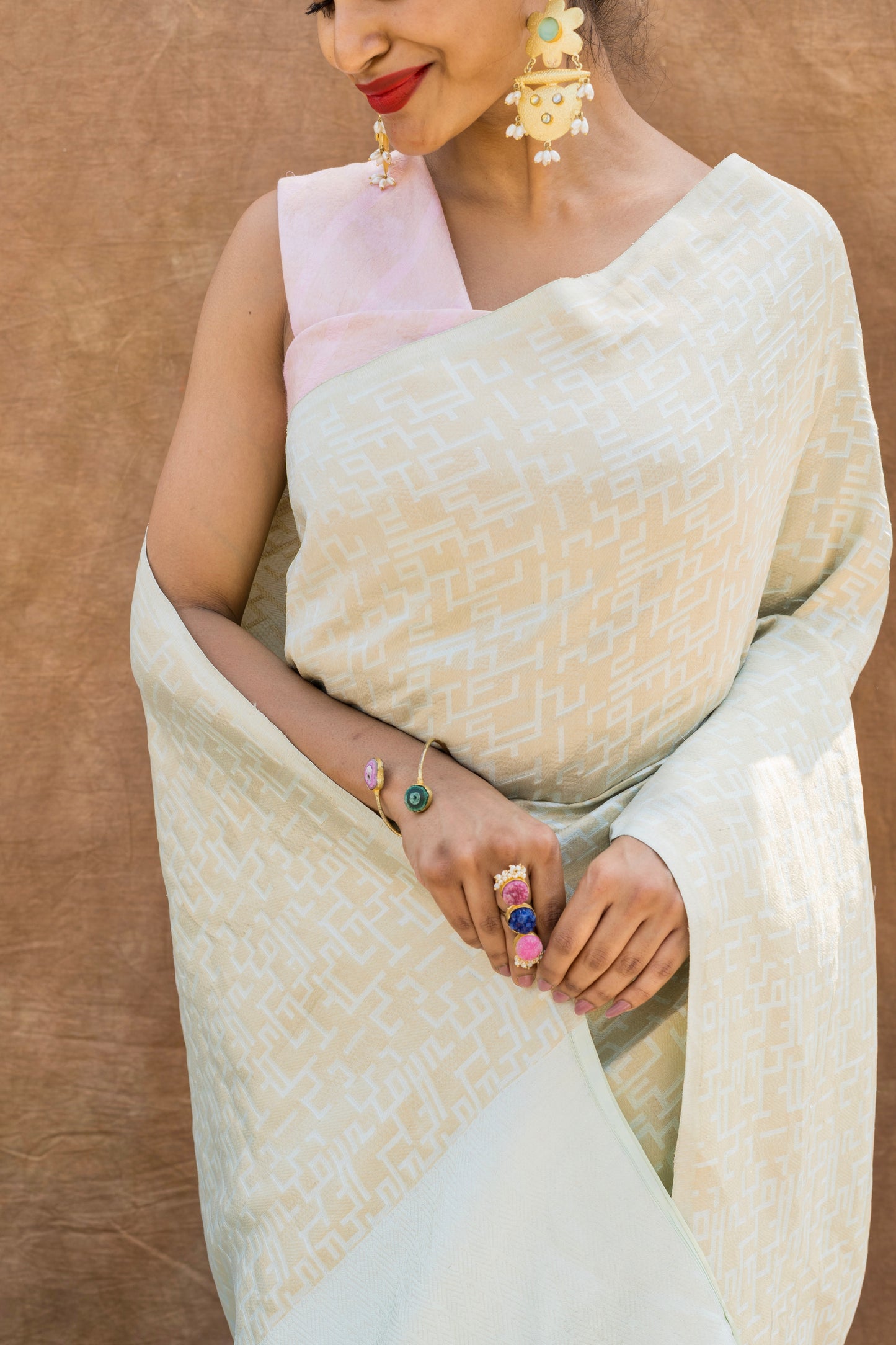Tanchoi Symmetric Weaving Aasmani-Baby Pink Saree