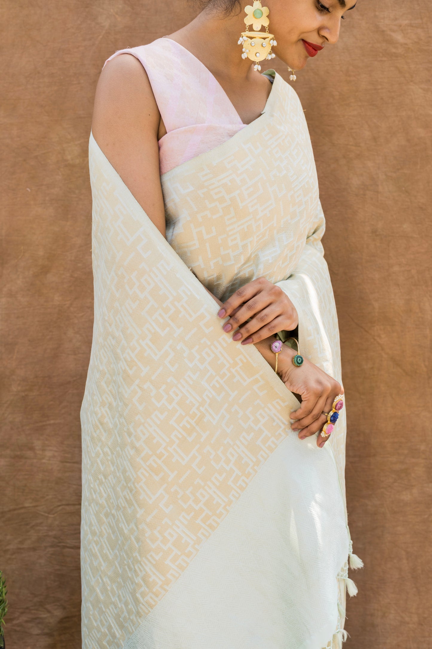 Tanchoi Symmetric Weaving Aasmani-Baby Pink Saree