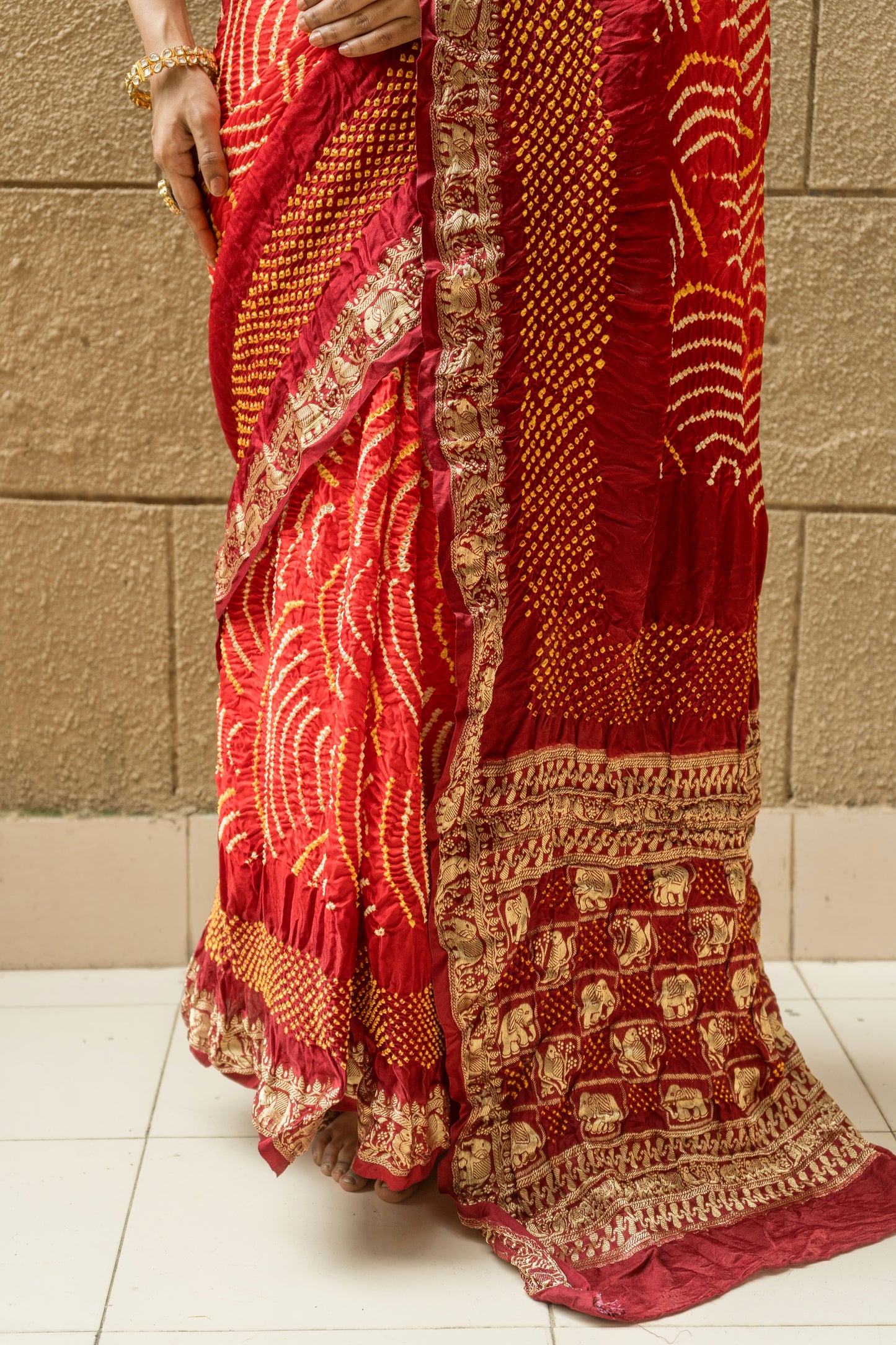 Gajji Ombre Orange-Red Rai Dana Figure Weaving Saree