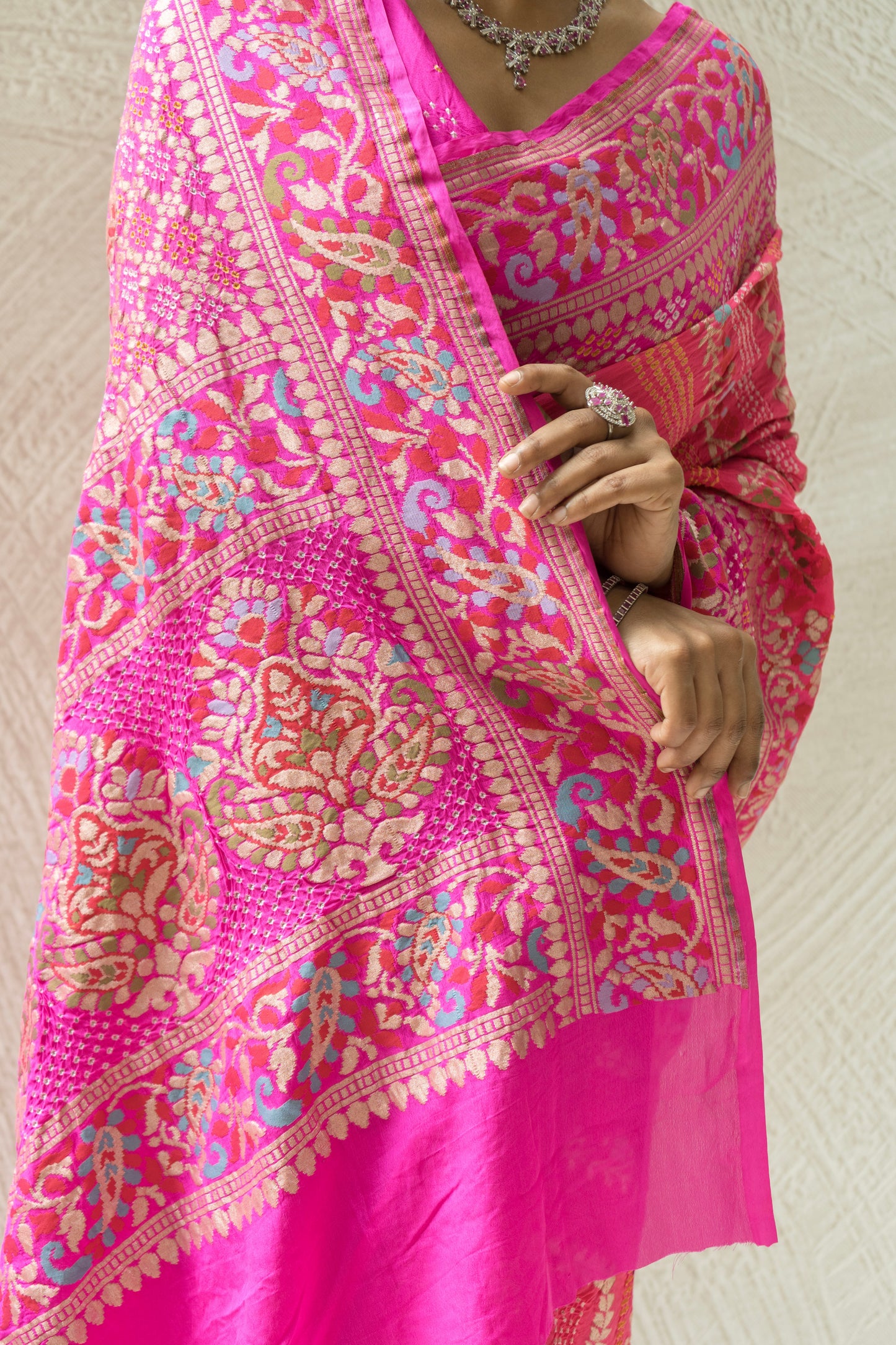Georgette Leheriya Meenakari Rai Dana Shaded Rani Saree