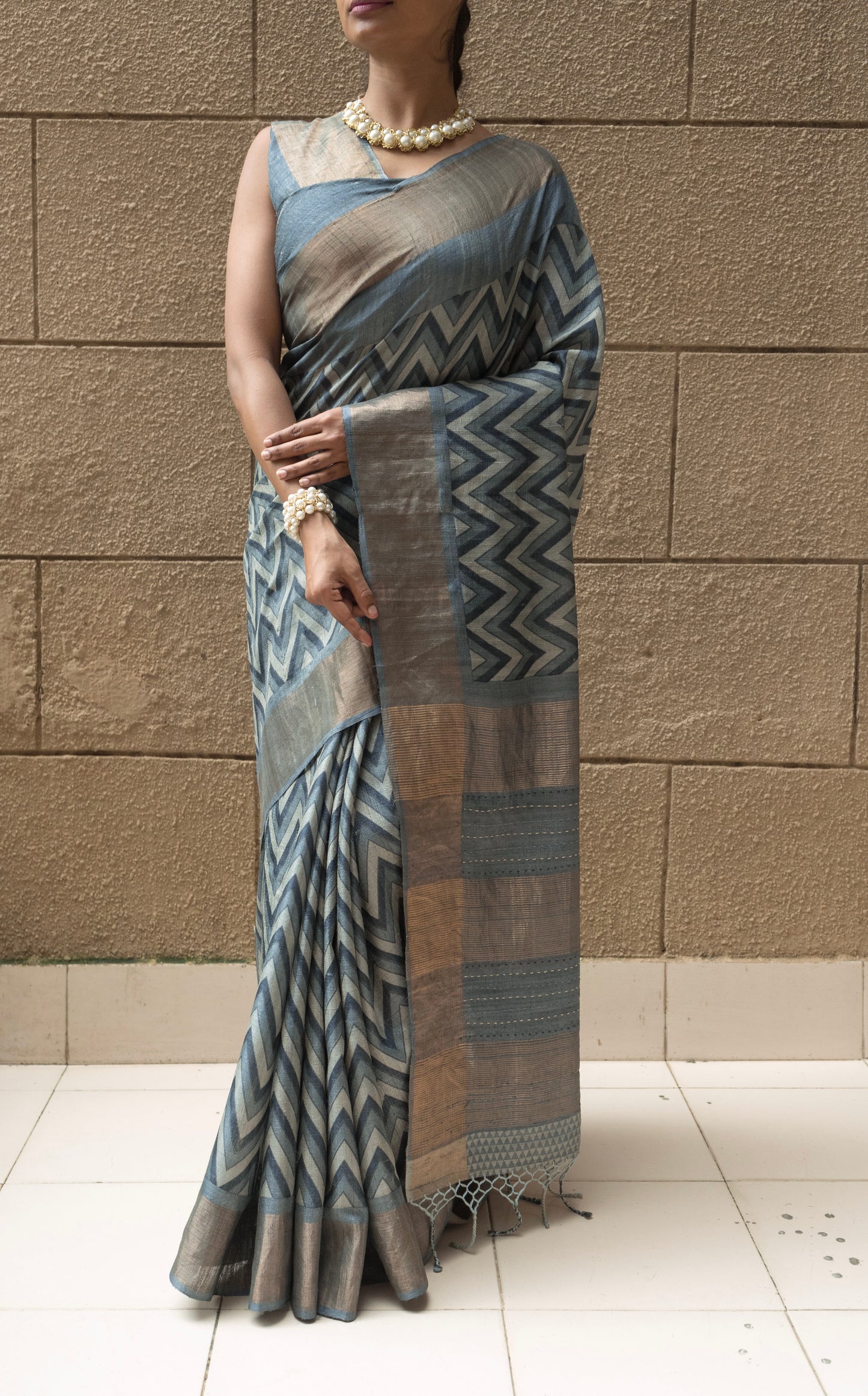 Tussar Katha Zig-Zag Bluish Grey Saree