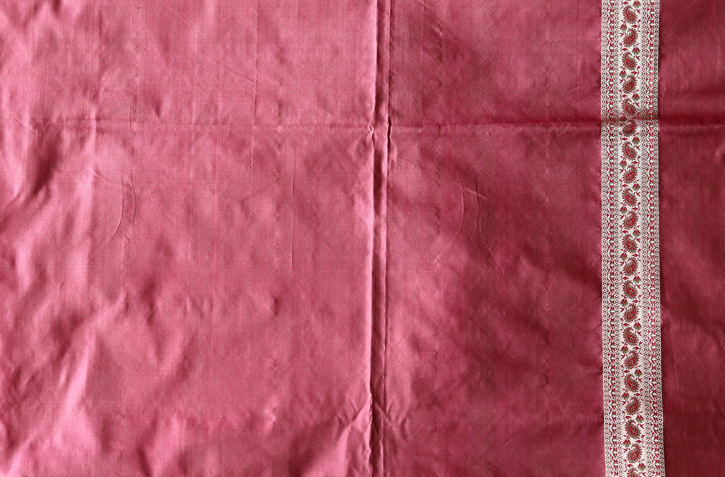 Celebrate tradition with this vibrant red Banarasi saree, woven to perfection.