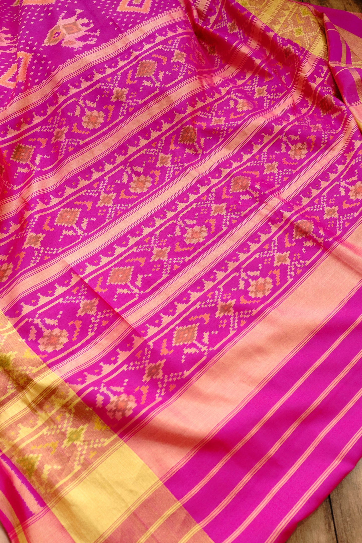 Ikkat Dhoop Chaav Rani Saree