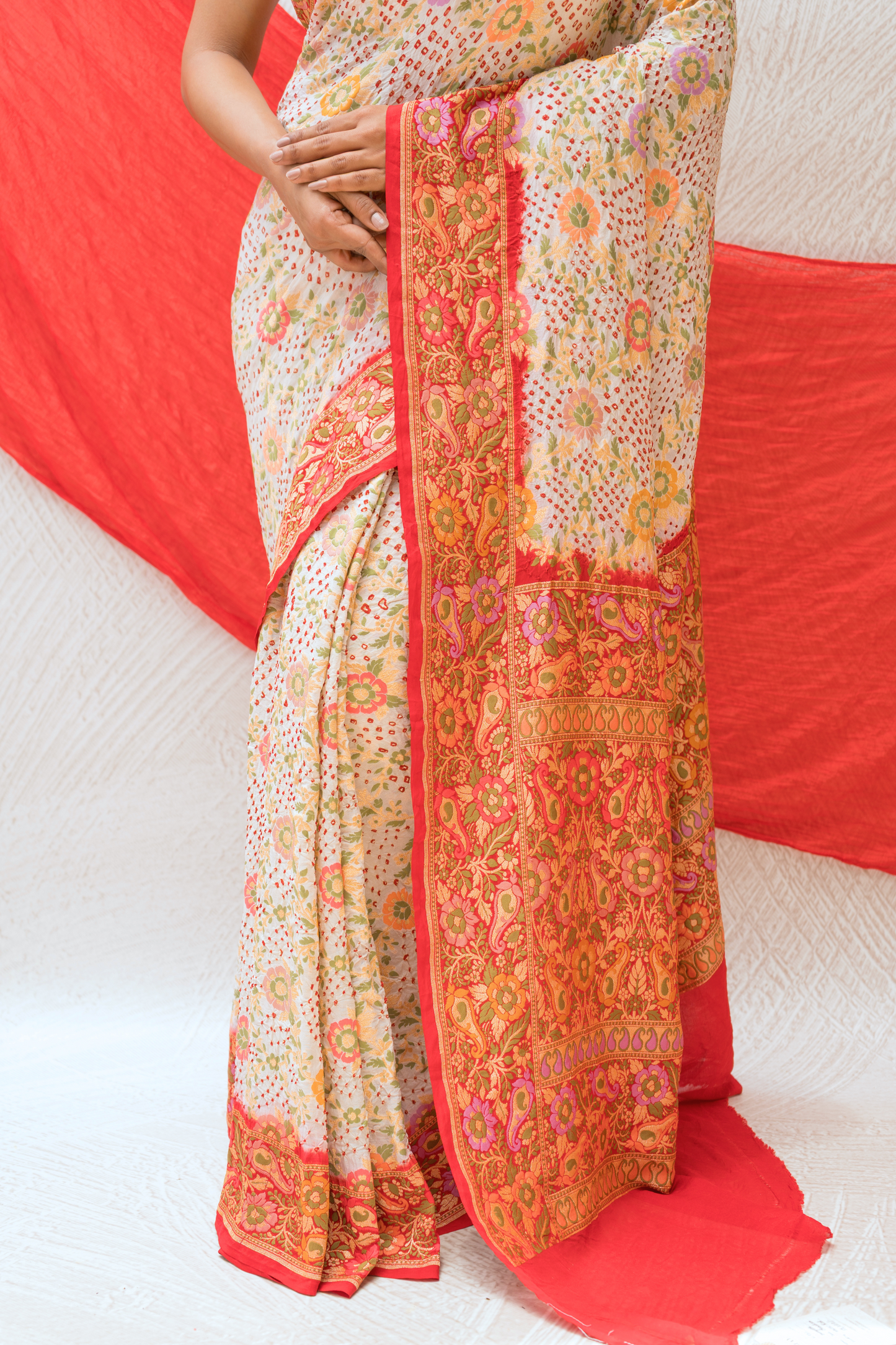 Georgette Floral Jaal Meenakari Bandhej White-Red Saree