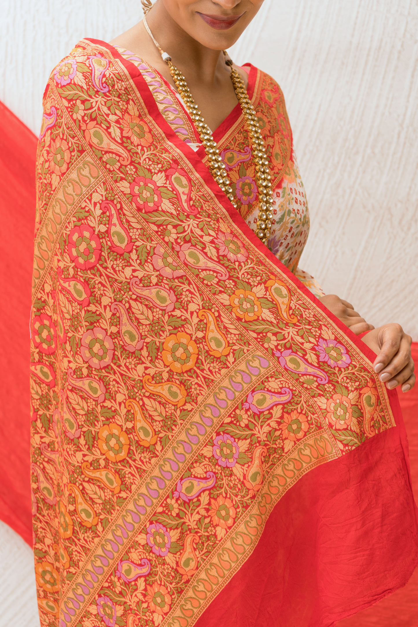 Georgette Floral Jaal Meenakari Bandhej White-Red Saree