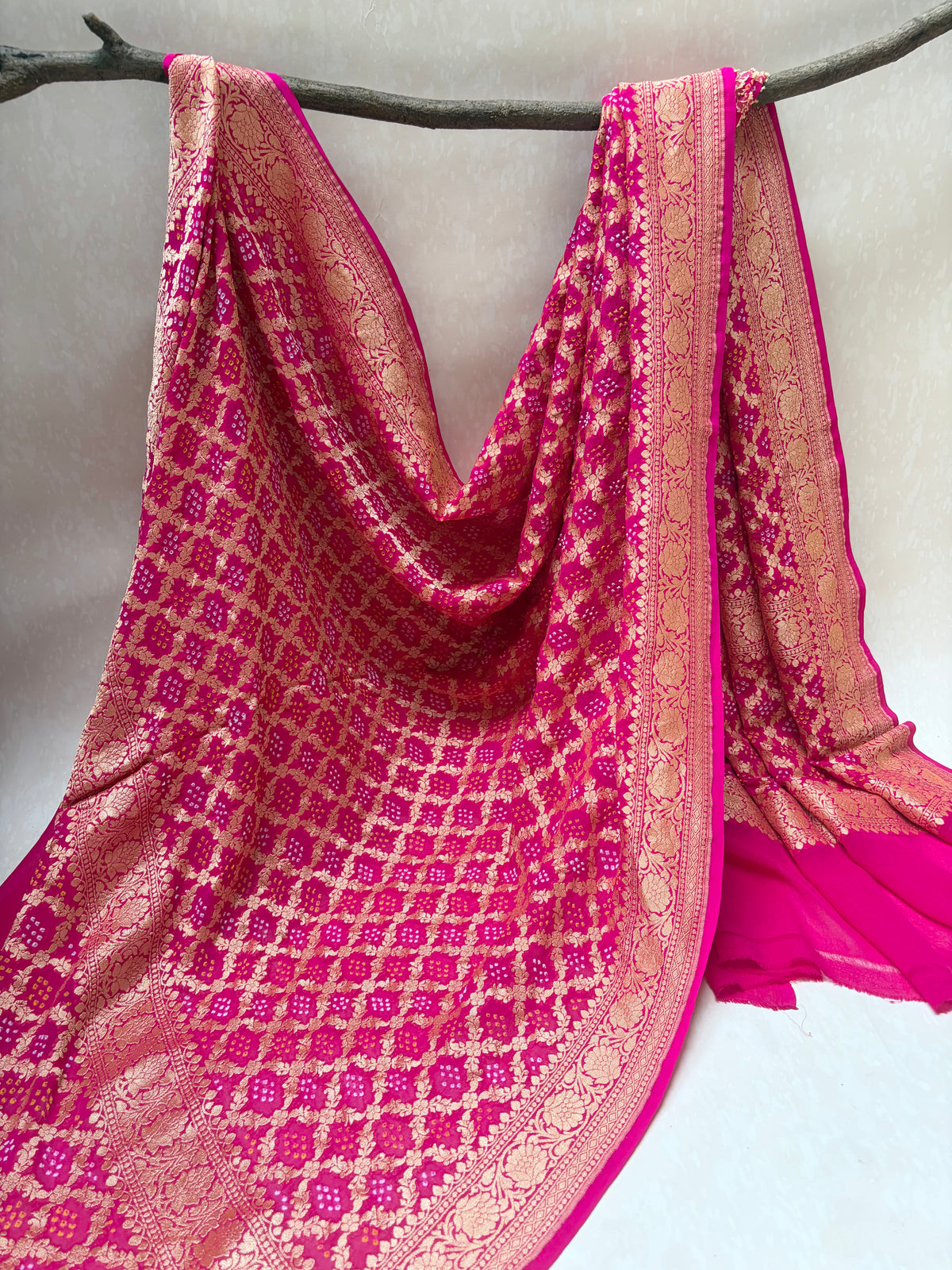 Georgette Jaal Weaving Rani Bandhej Dupatta