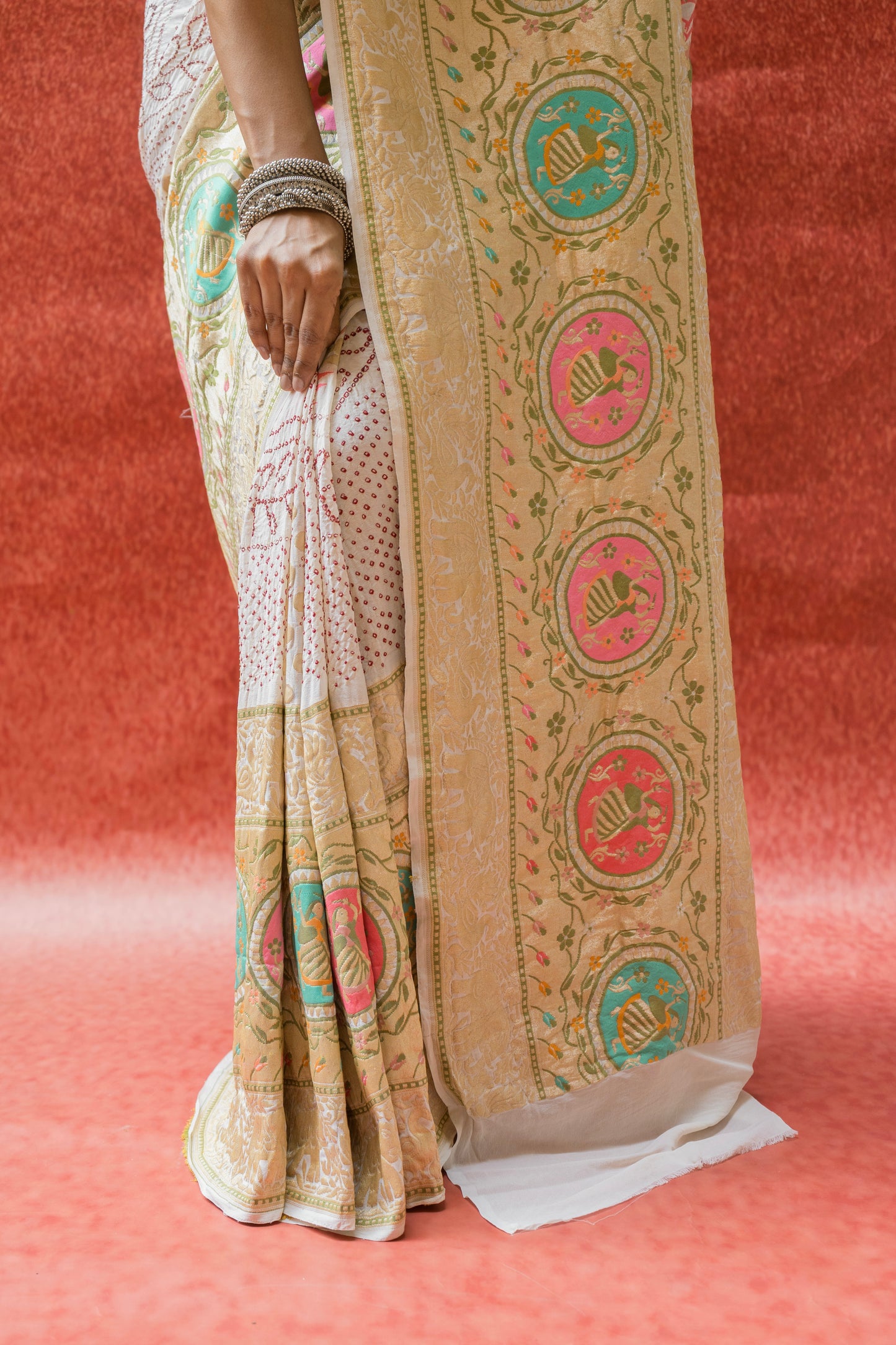 Georgette Figure Weaving Meenakari Skirt Border White Bandhej Saree