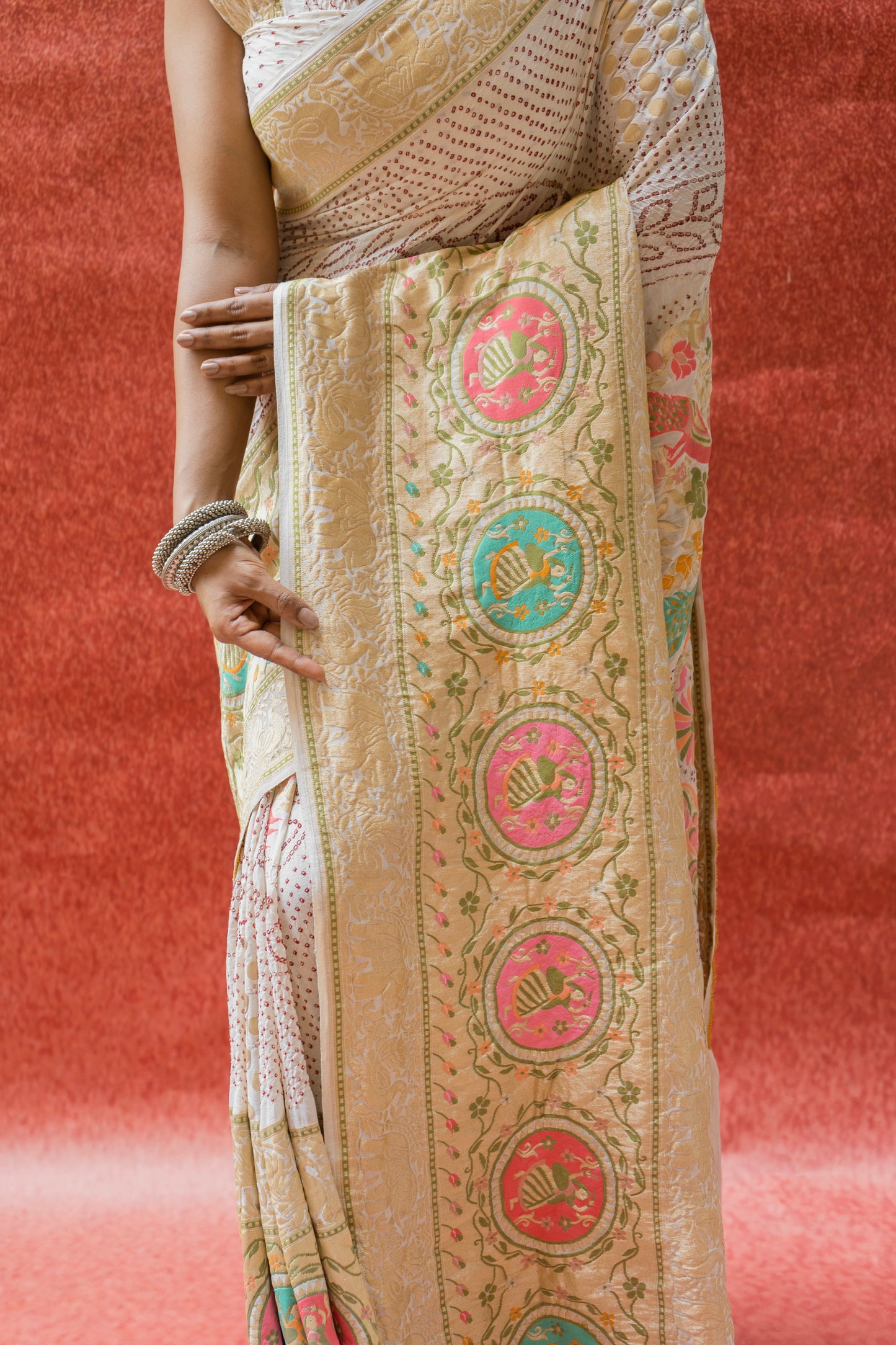Georgette Figure Weaving Meenakari Skirt Border White Bandhej Saree
