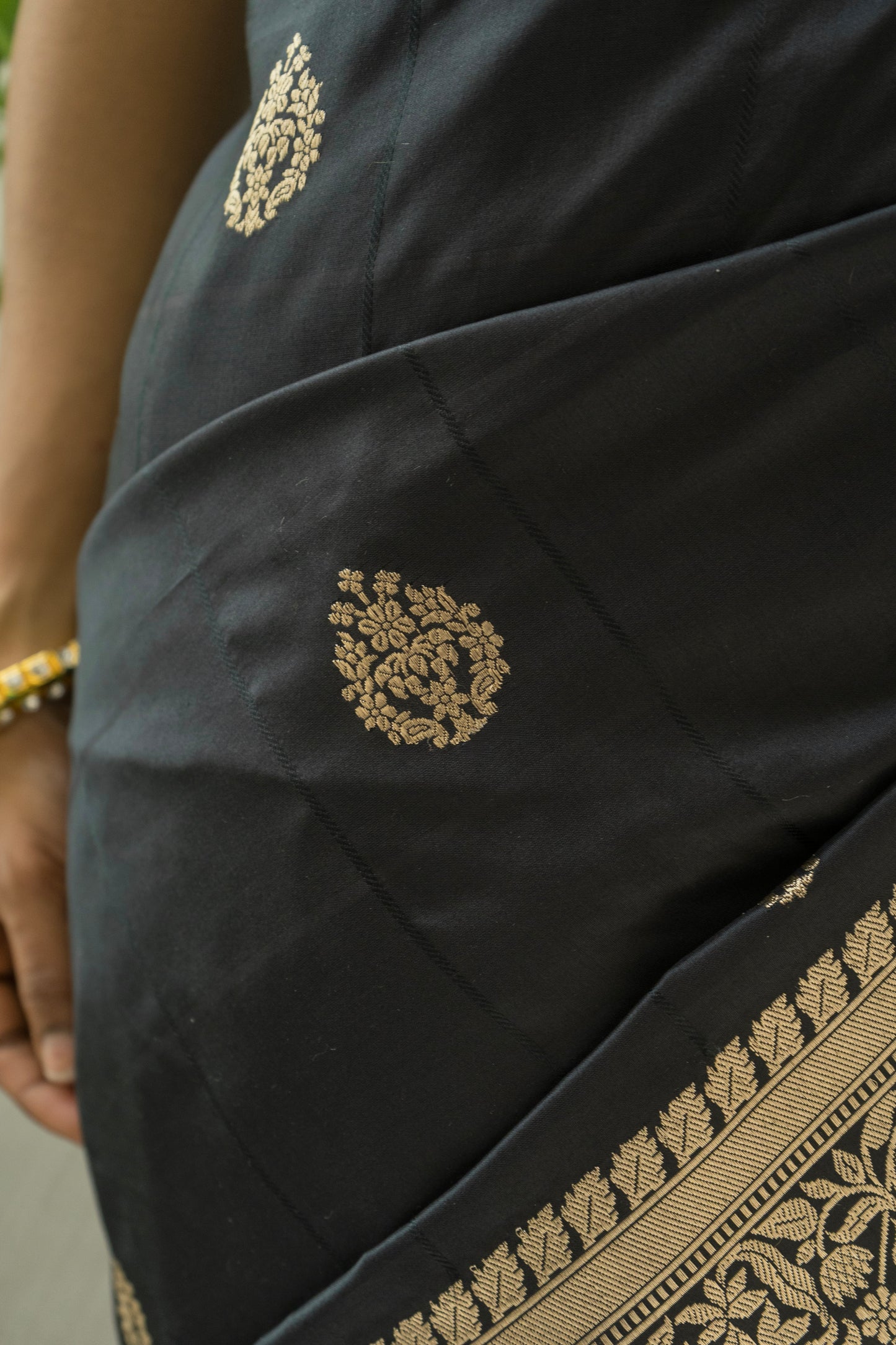 Black Katan Kadhua Sona Rupa Meenakari Saree