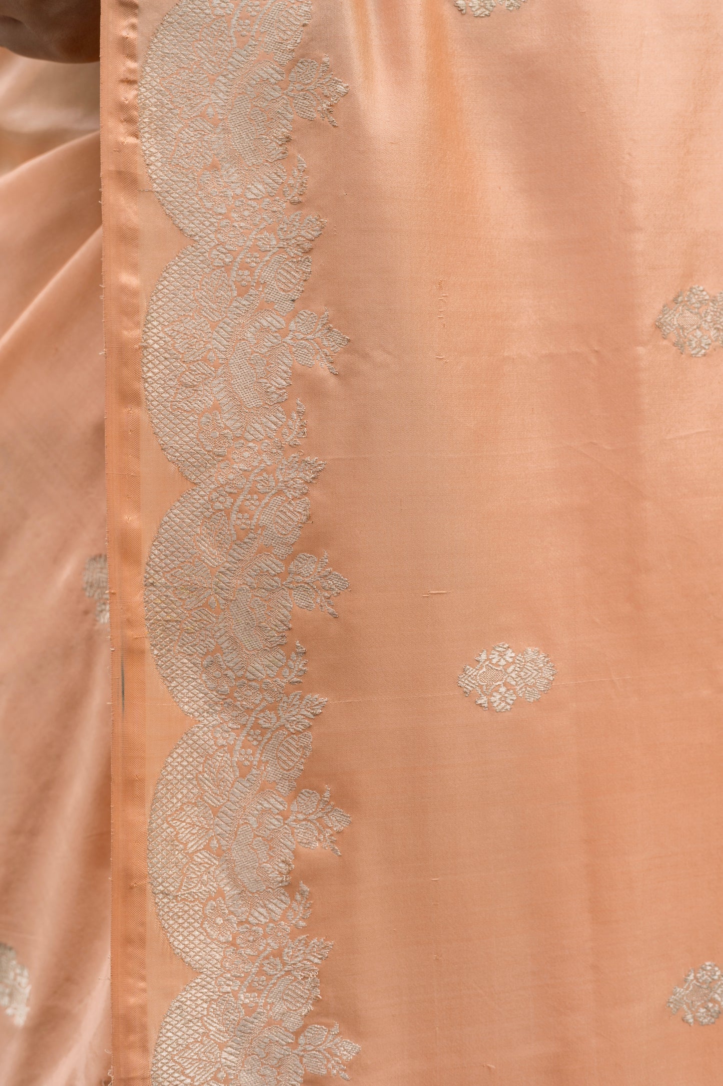 Katan Kadhua Zari Booti Peach Saree