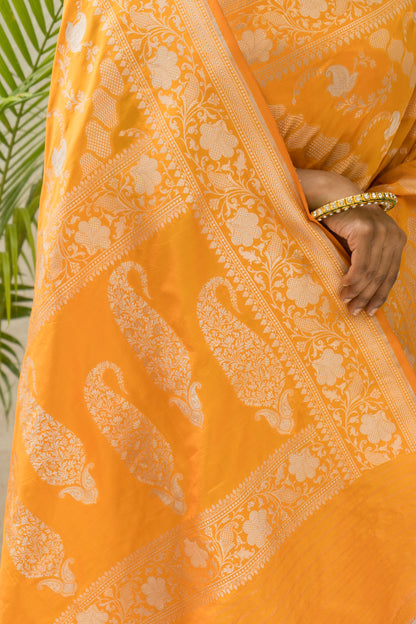 Katan Leheriya Silver Golden Yellow Saree