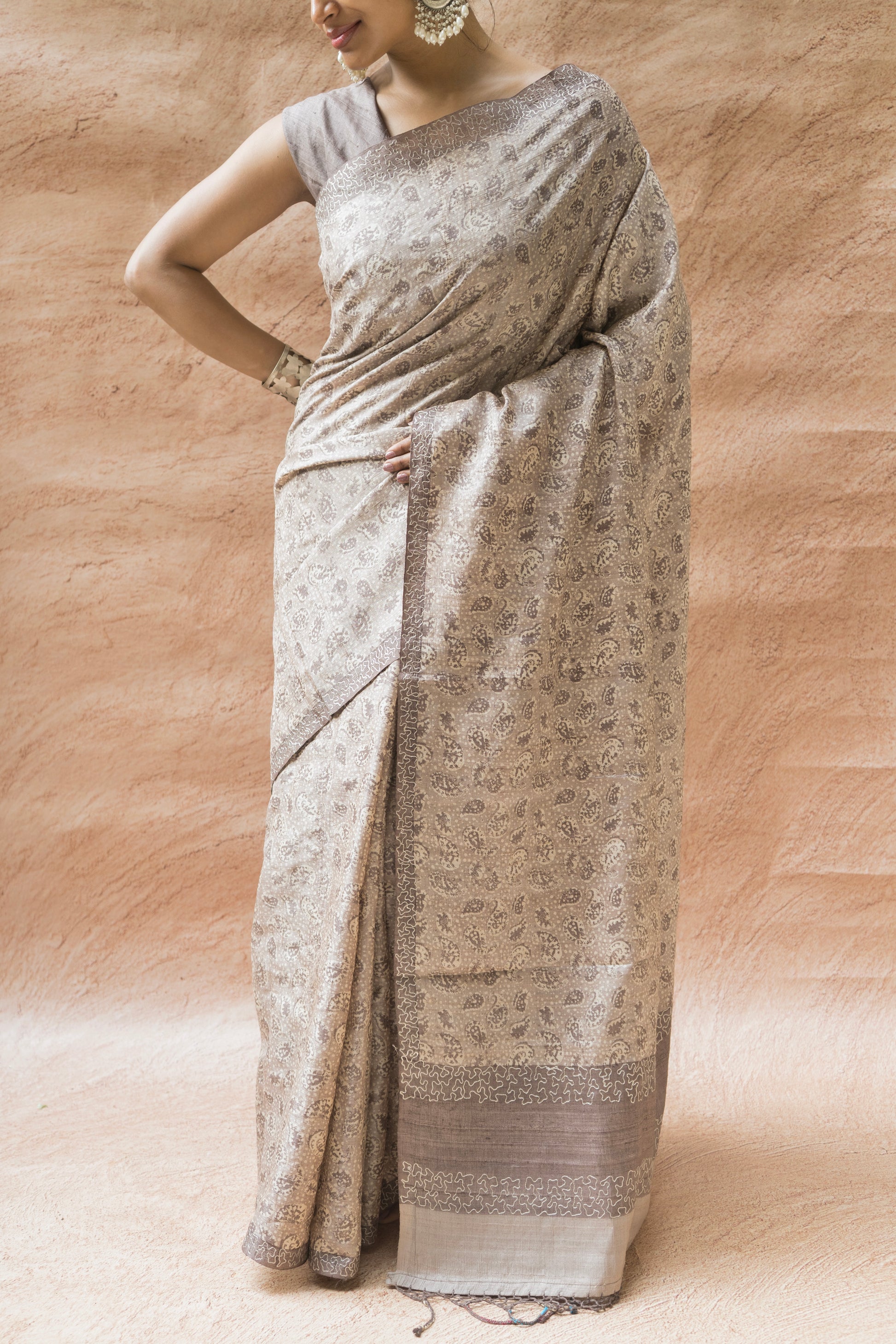 Traditional Kaeri printed Mauve Banarasi saree enhanced with fine embroidery
