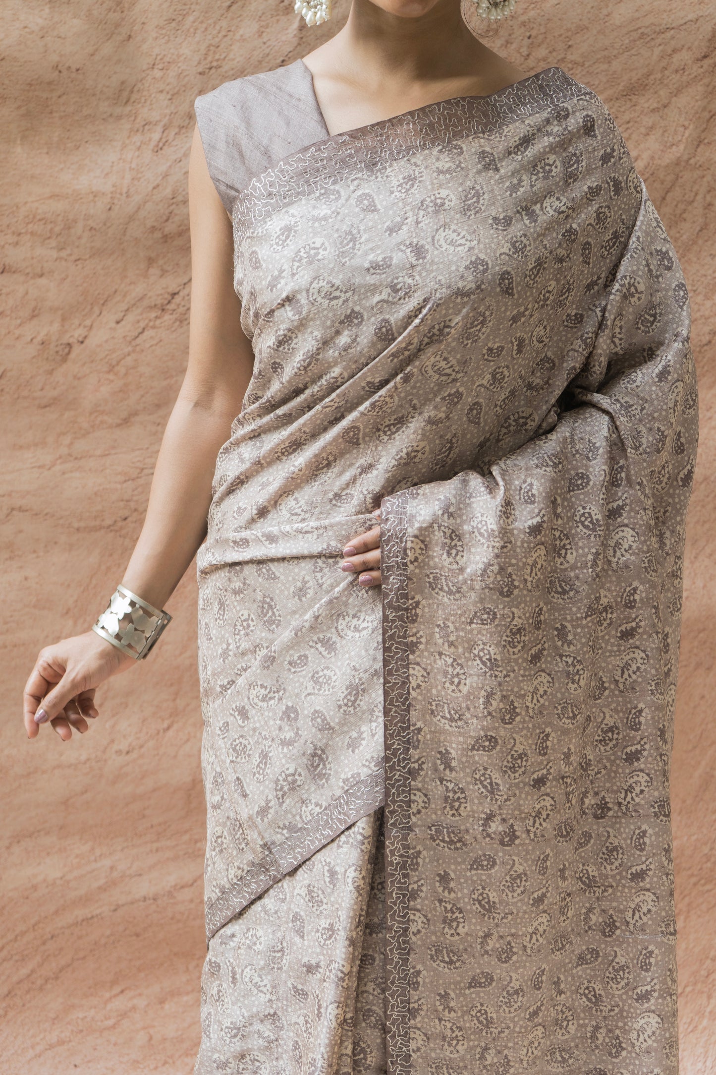 Embroidered Mauve Banarasi saree with Kaeri print for festive ethnic wear