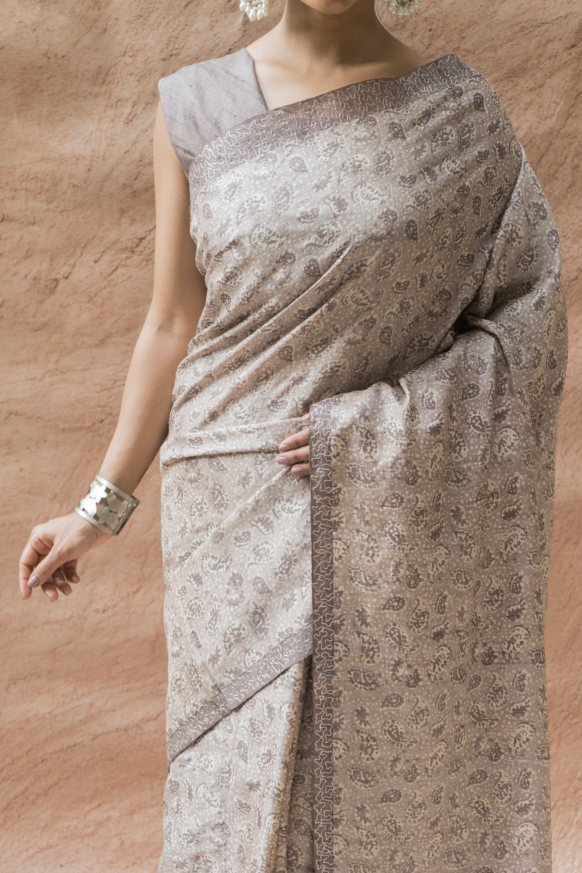 Embroidered Mauve Banarasi saree with Kaeri print for festive ethnic wear