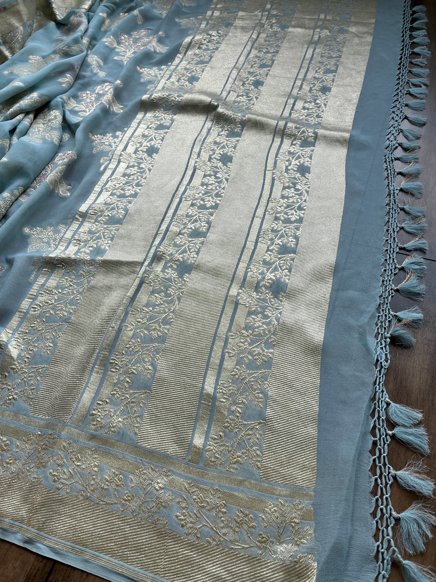 Khaddi Meenakari Aasmani Saree