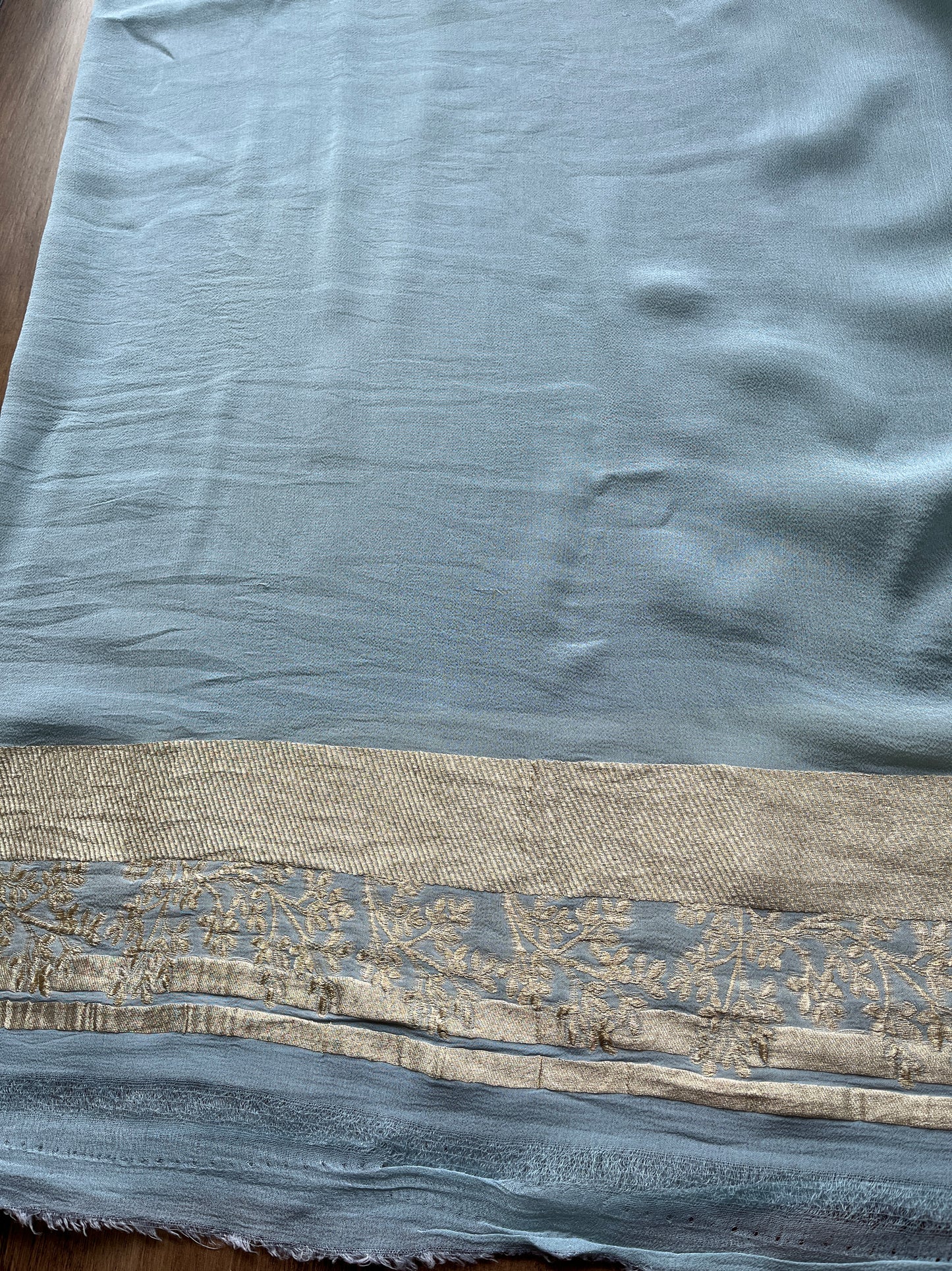 Khaddi Meenakari Aasmani Saree
