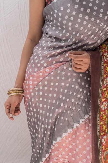 Gajji Bandhej Digital Print Pink Grey Saree