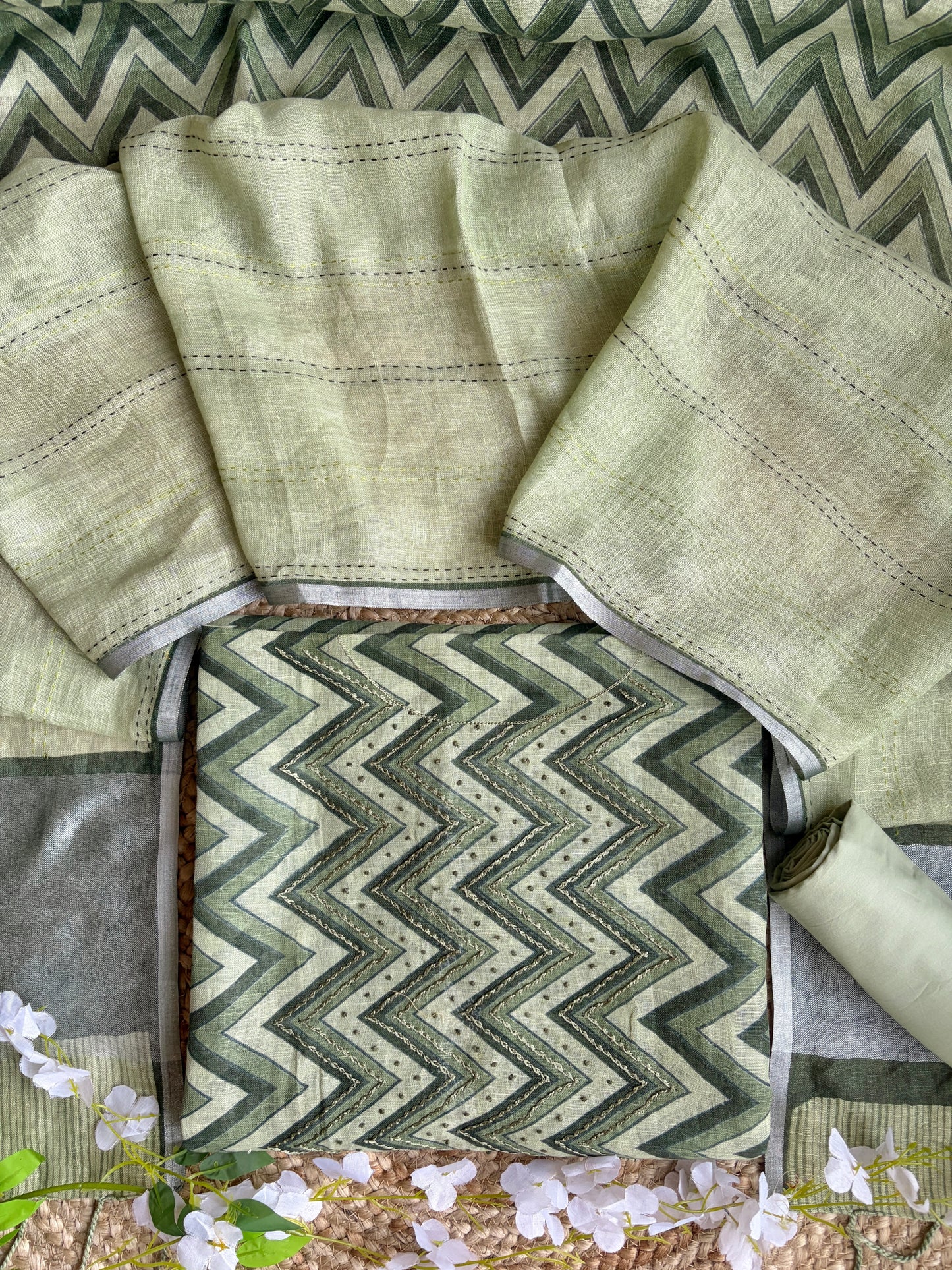 Zig-Zag Green Embroidered Linen Set