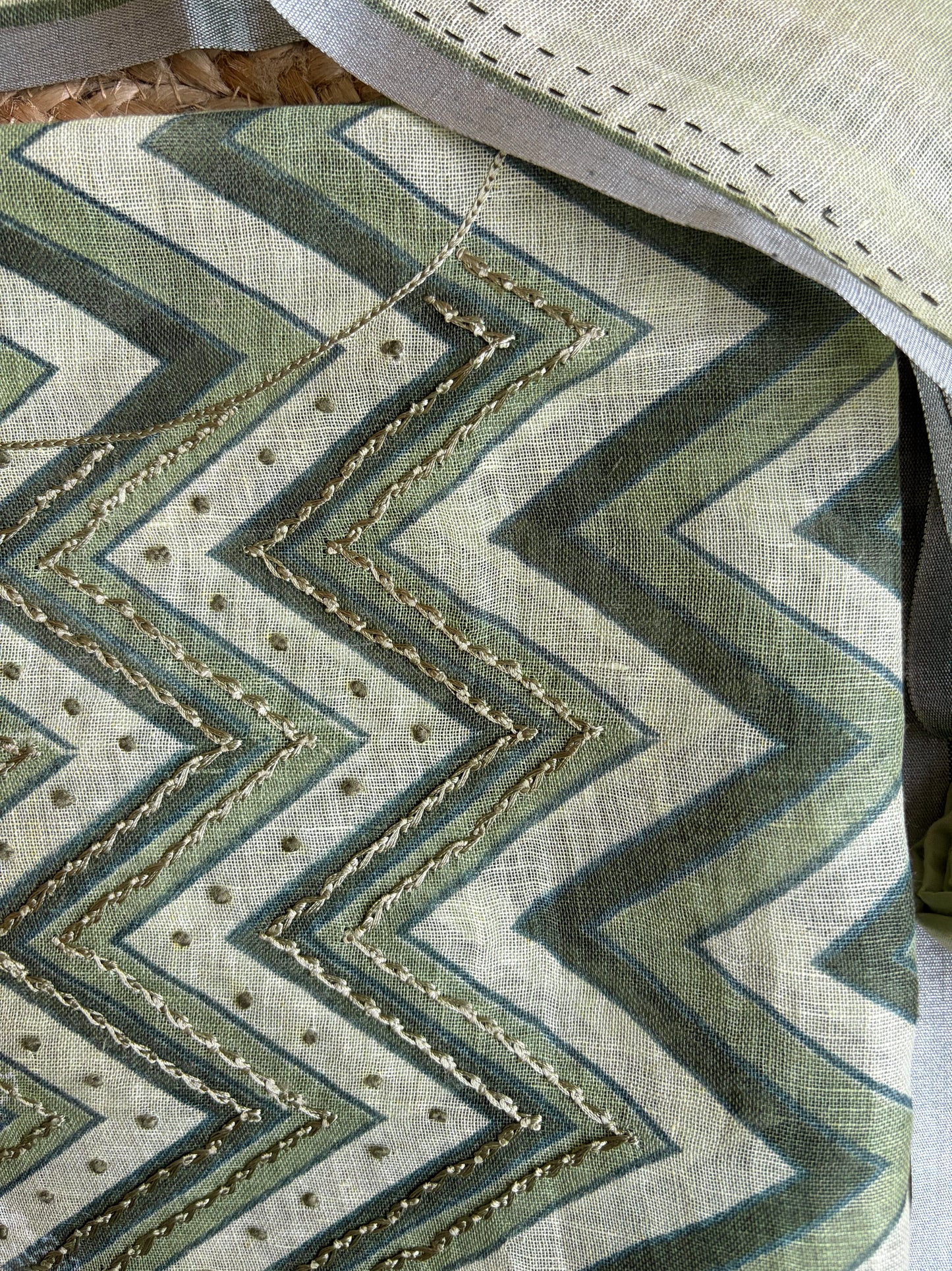 Zig-Zag Green Embroidered Linen Set