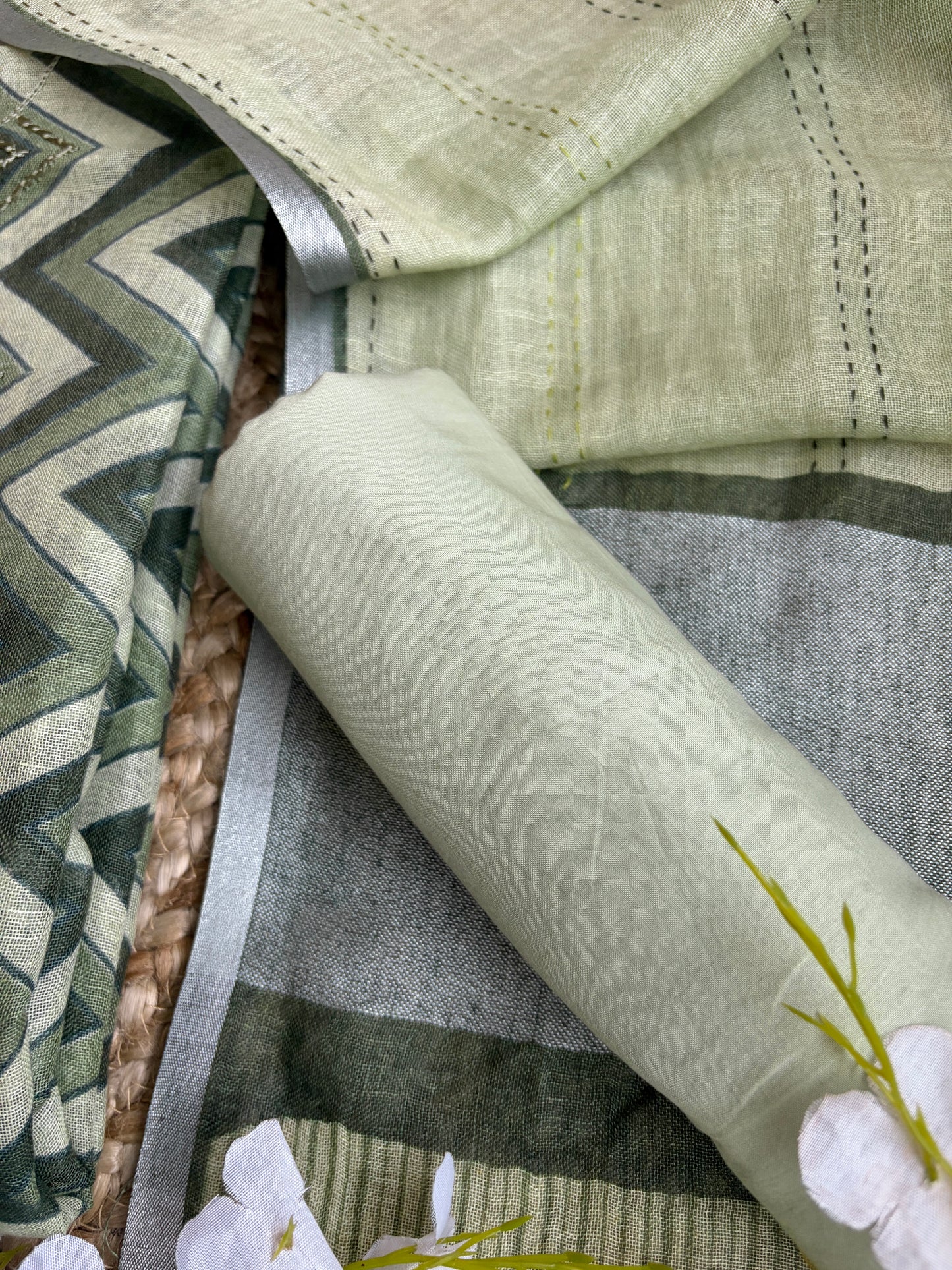 Zig-Zag Green Embroidered Linen Set