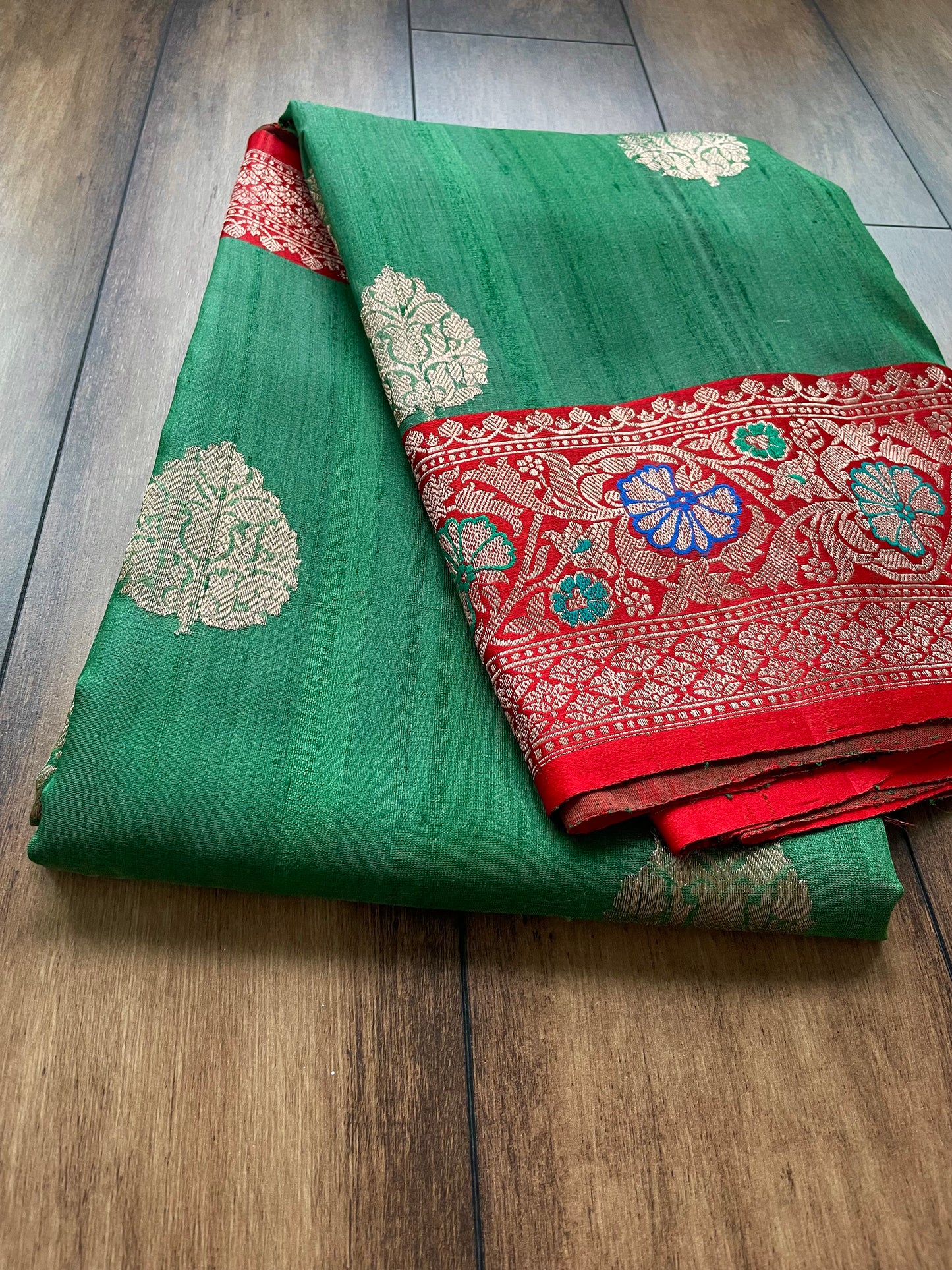 Meenakari Contrasting Matka Saree