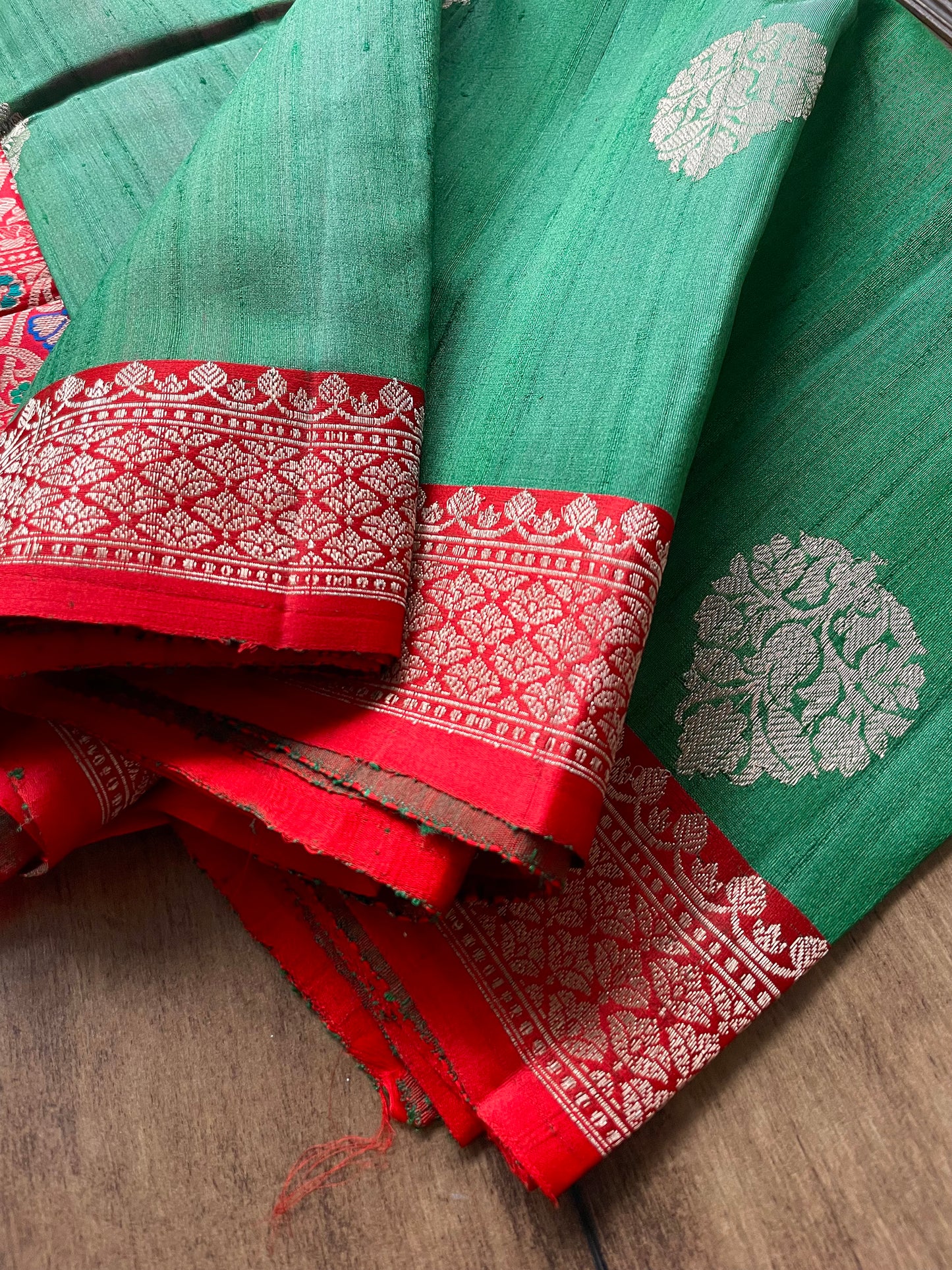 Meenakari Contrasting Matka Saree