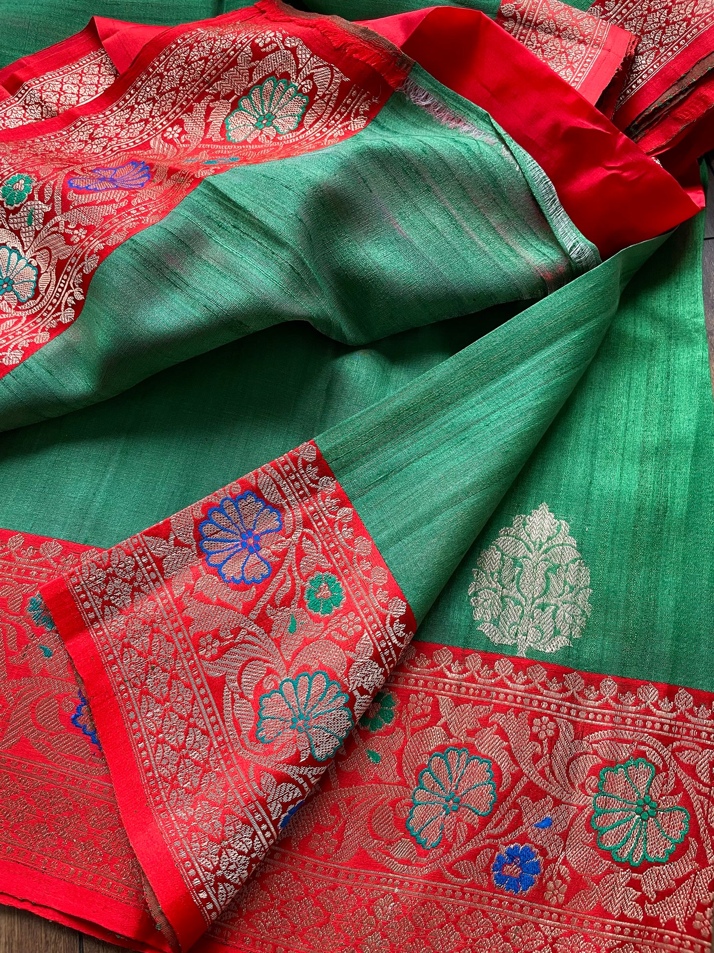 Meenakari Contrasting Matka Saree