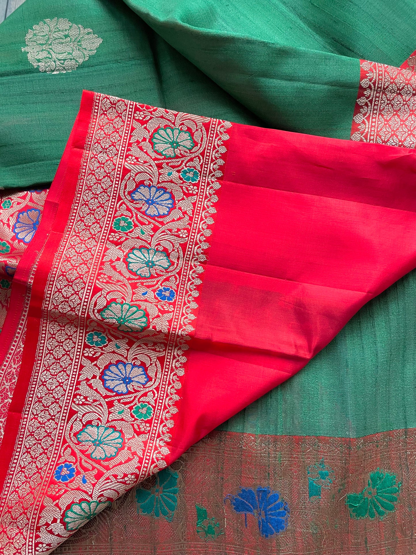 Meenakari Contrasting Matka Saree