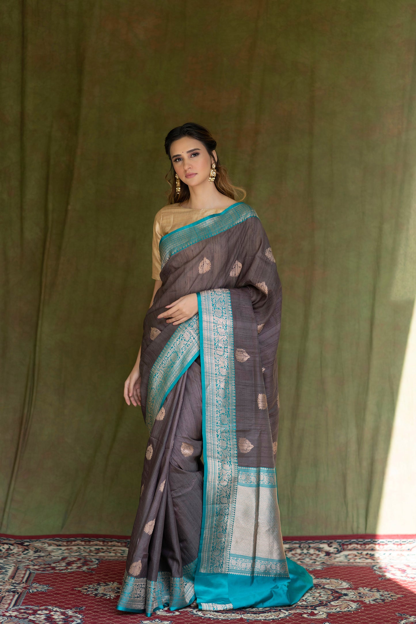 Contrasting Matka Saree