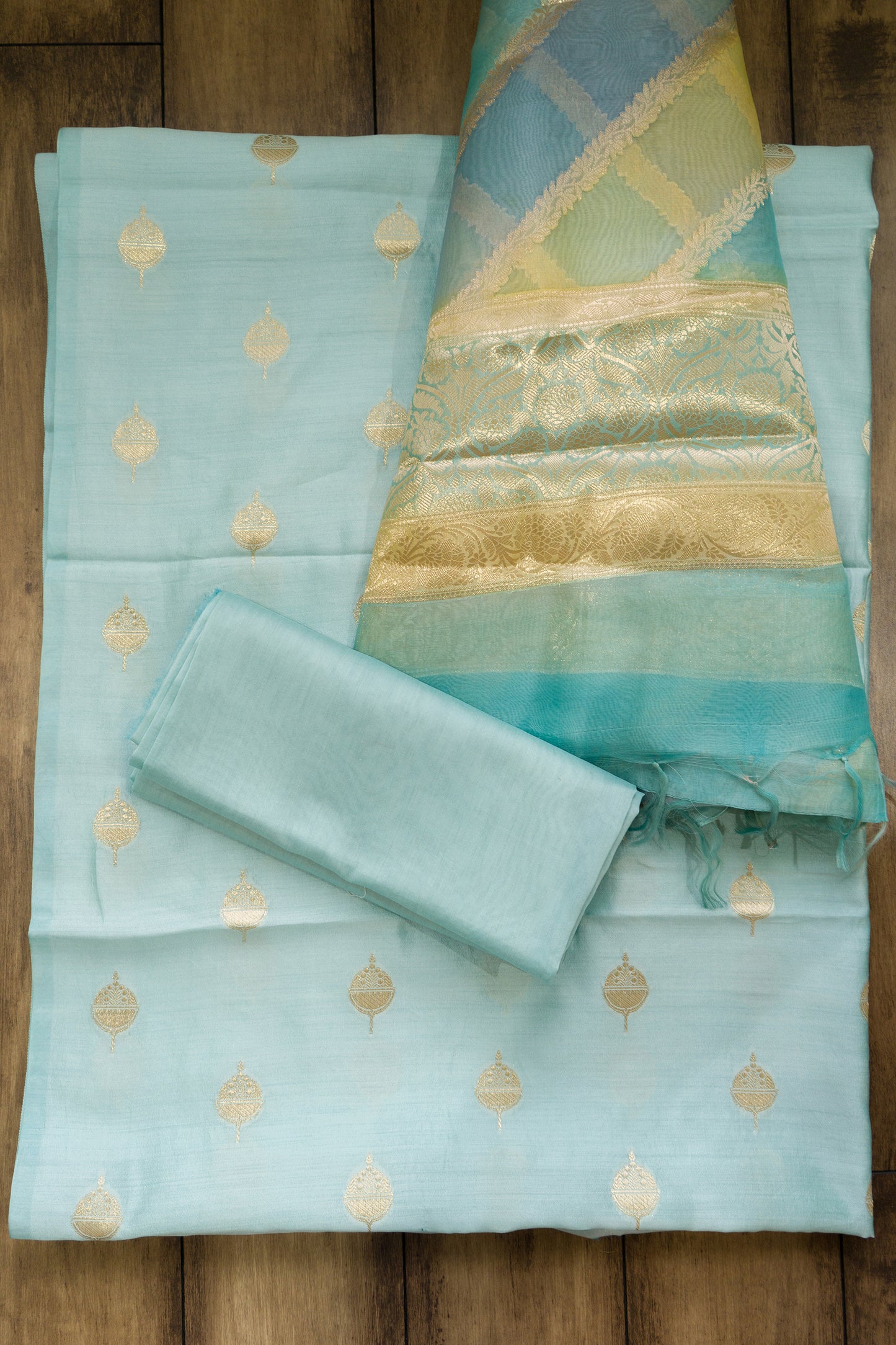 Chiniya Silk Booti Rangkat Set