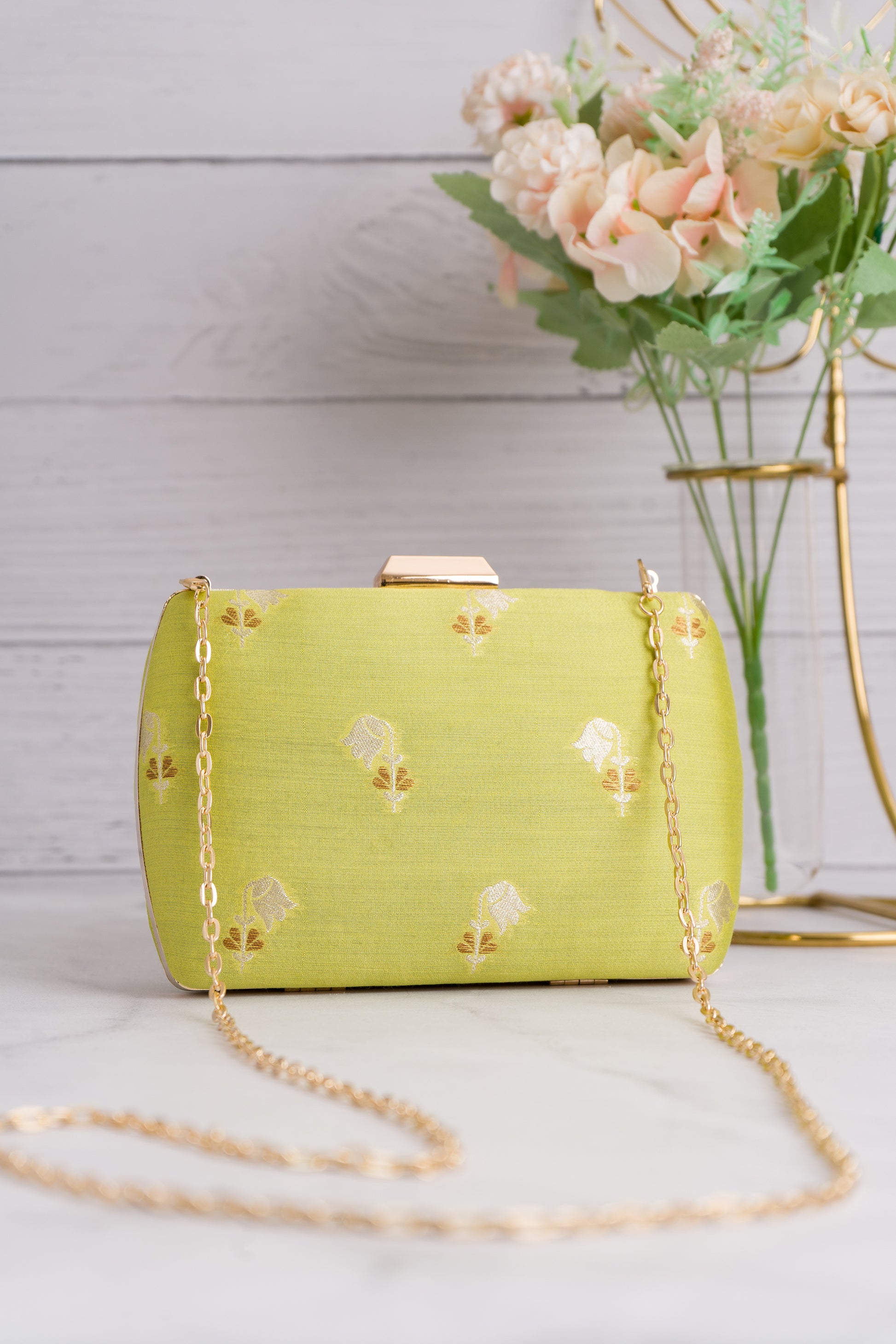 Mulberry Pastel Green Leaf Zari Clutch – Umay Benaras