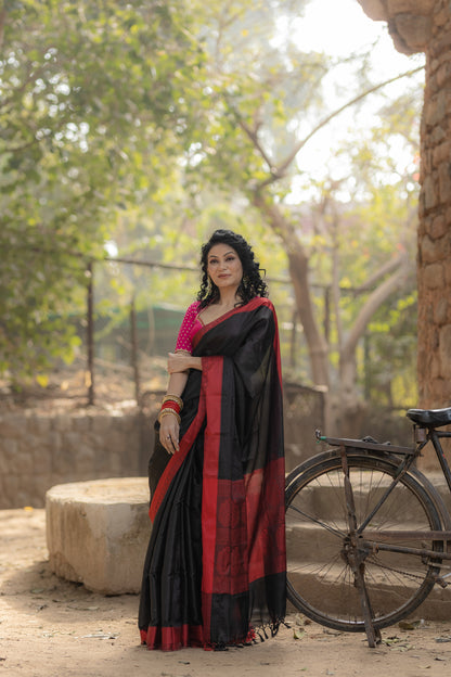 Black-Red soft silk Banarasi saree with traditional handloom weaving